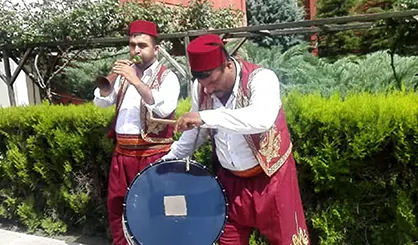 Ankara davul zurna ekibi düğünde halay başında
