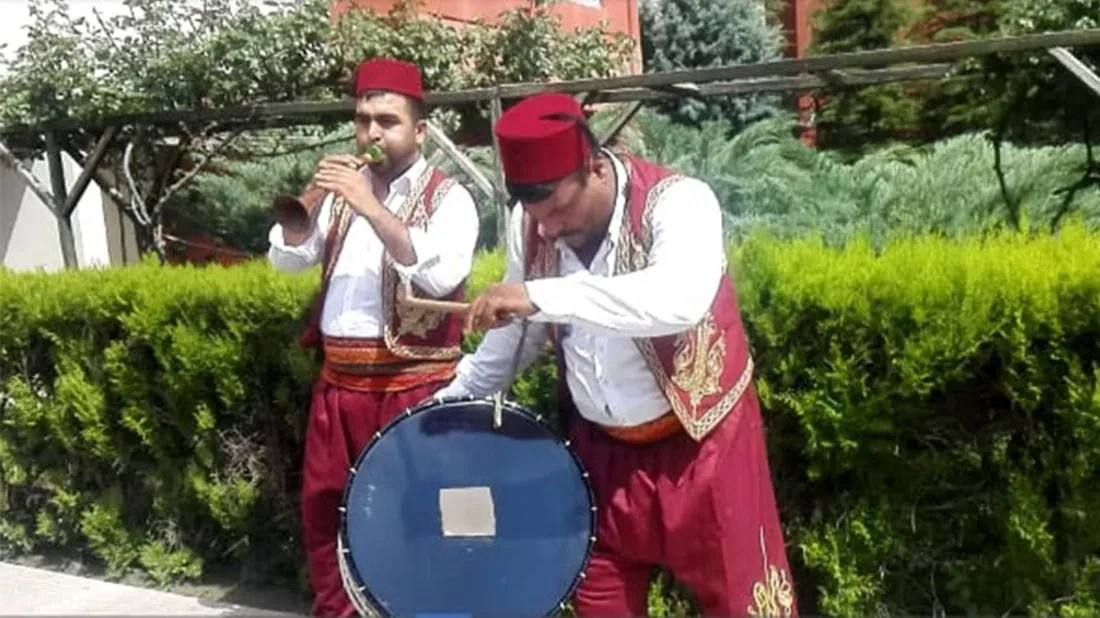 Ankara düğün davul zurna — yöresel kıyafetli davulcu ve zurnacı ekibi